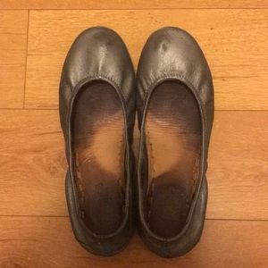 Metallic Pewter Tieks Size 7